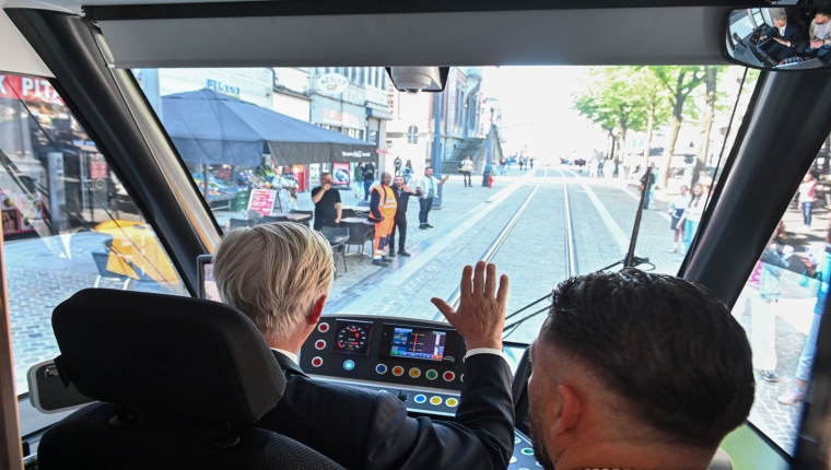 O Elétrico Regressa a Liège com o Rei dos Belgas aos Comandos na Inauguração Oficial