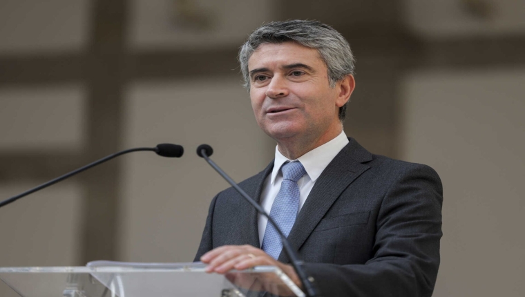 José Luís Carneiro encontra-se com a comunidade portuguesa na Bélgica após reuniões no Parlamento Europeu