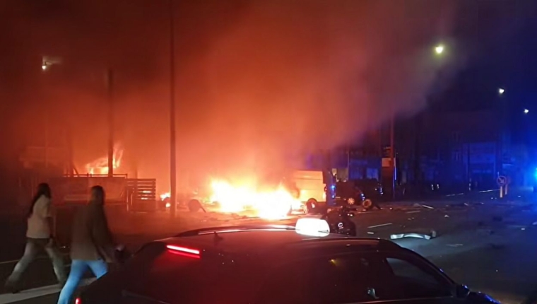 Explosão destrói prédio em Marcinelle durante a madrugada