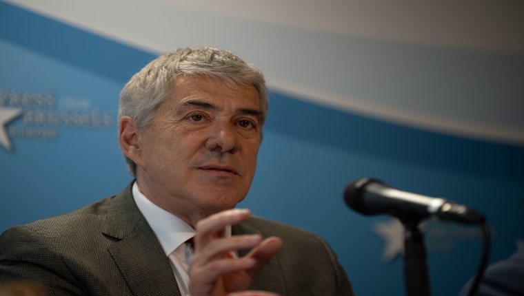 Jornalistas Abandonam José Sócrates Após Críticas Incisivas à Comunicação Social