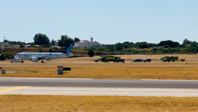 Ameaça de Bomba Força Aterragem de Emergência de Avião da SATA em Lisboa; Dois Detidos