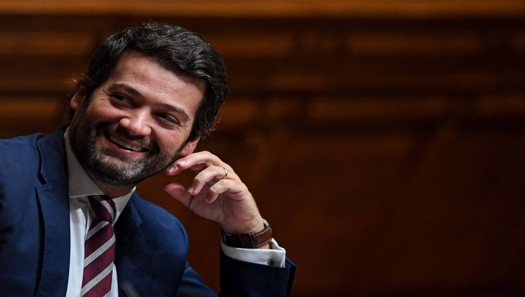 Presidenciais: Ventura nega autoritarismo e diz que a sua luta é contra “sistema de interesses”