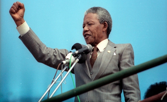 Portugueses destacam cancelamento do sonho arco-íris de Mandela após 30 anos de democracia