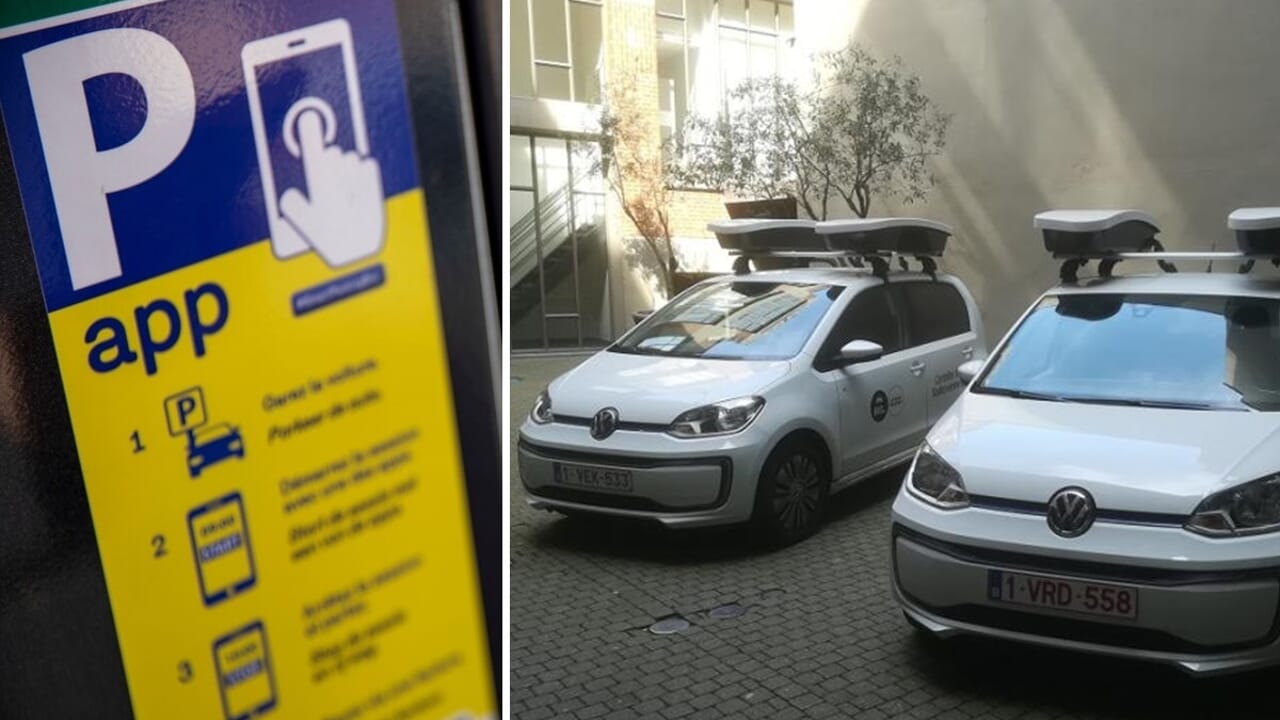 Imagem dividida em duas partes: à esquerda, um parquímetro com instruções para pagamento de estacionamento através de uma aplicação móvel; à direita, dois carros brancos equipados com câmaras no tejadilho, usados para fiscalização do estacionamento em Bruxelas.